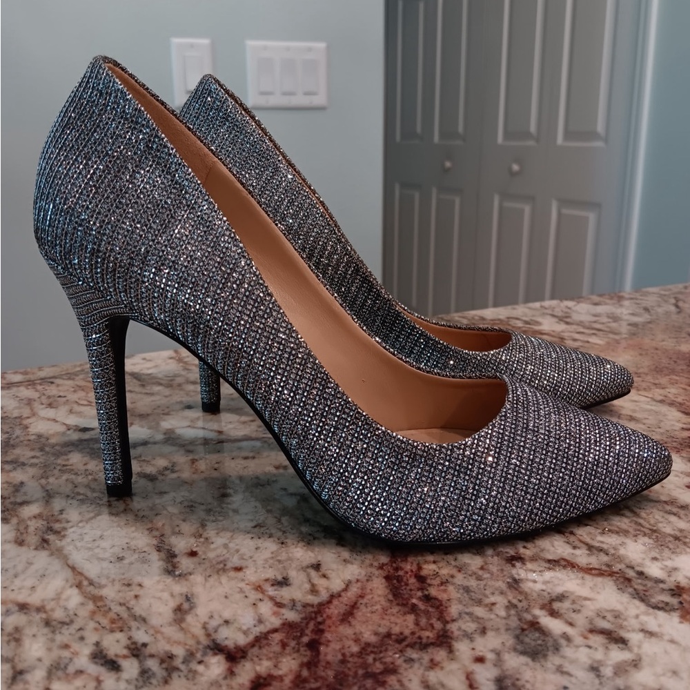 💥NWOT💥 MICHAEL Michael Kors Stunning Claire Chain Mesh Silver Heels- Sz 7 😍